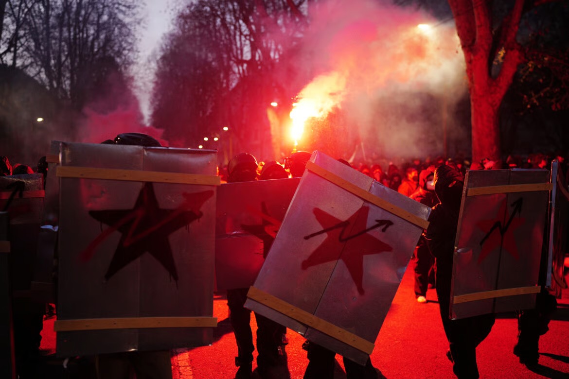askatasuna arresti poliziotto martello dinamica
