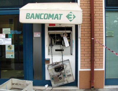 bancomat esplosione napoli