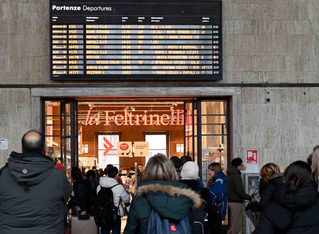 cavi tagliati stazione bologna indagini sabotaggio