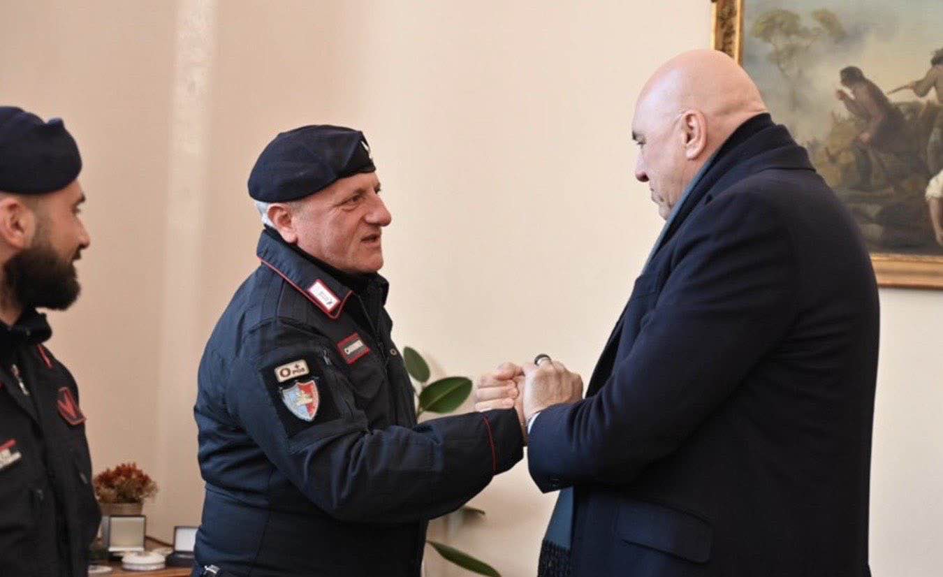 Crosetto incontra carabinieri dopo scontri di Torino