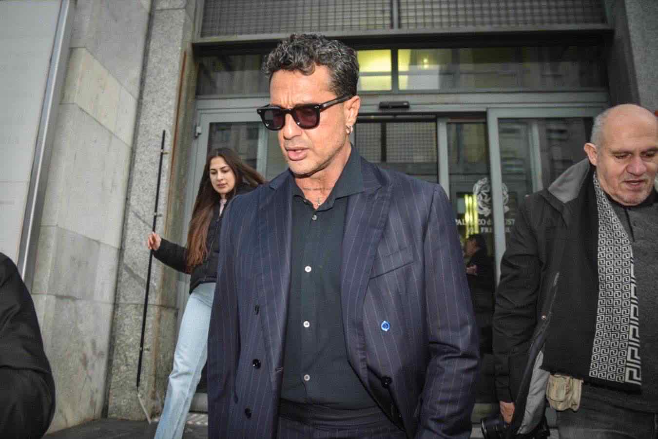 fabrizio corona oscurati profili social