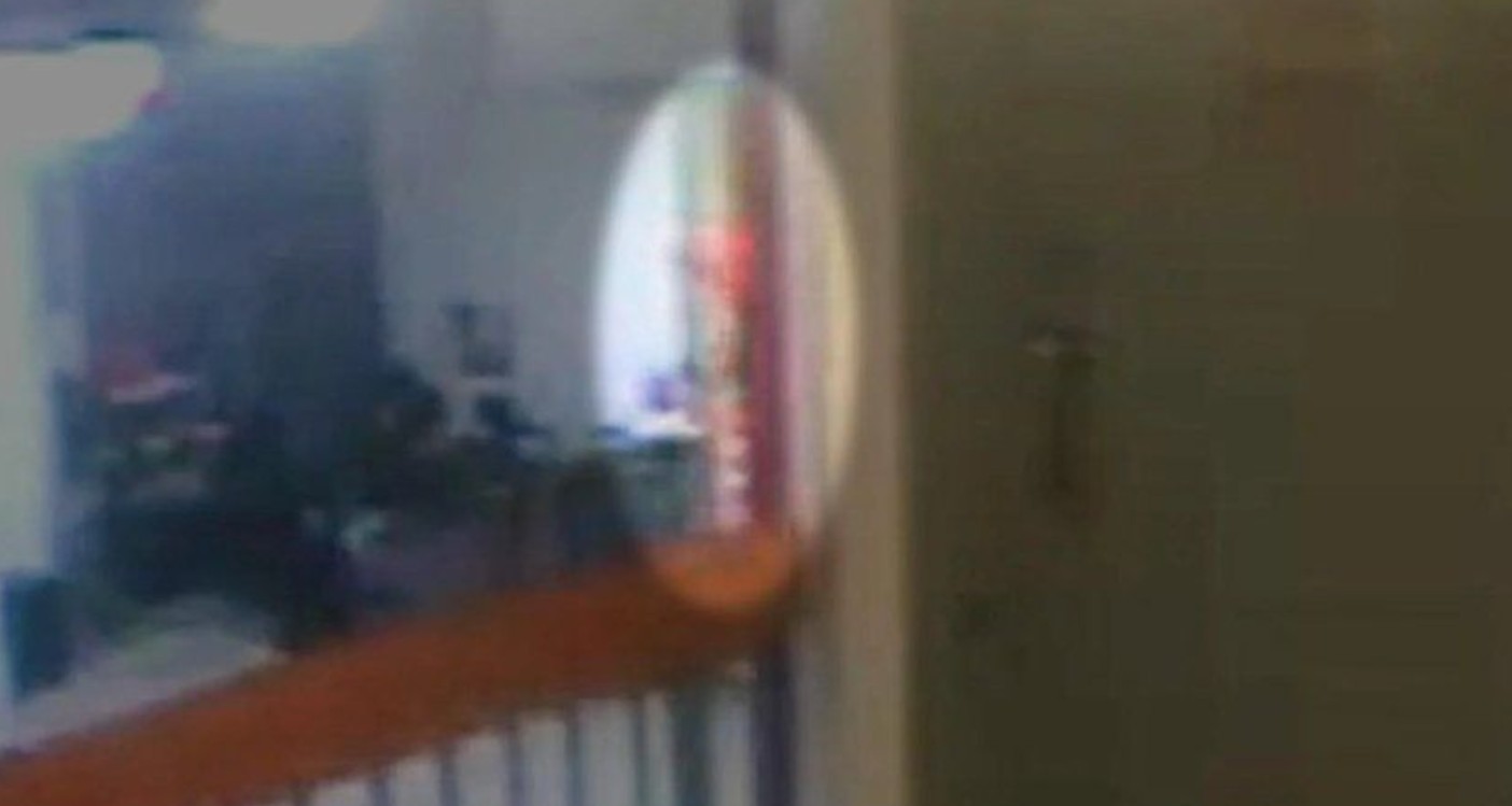 jeffrey epstein nuovo video figura arancione