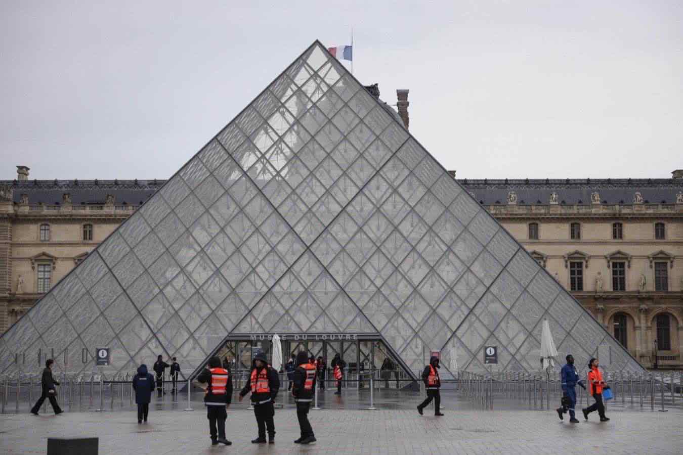 louvre-parigi-perdita-acqua-chiusura-sale