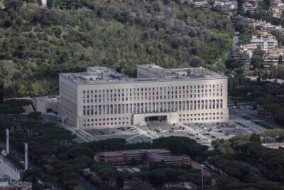rivolta diplomatici svolta spirituale farnesina