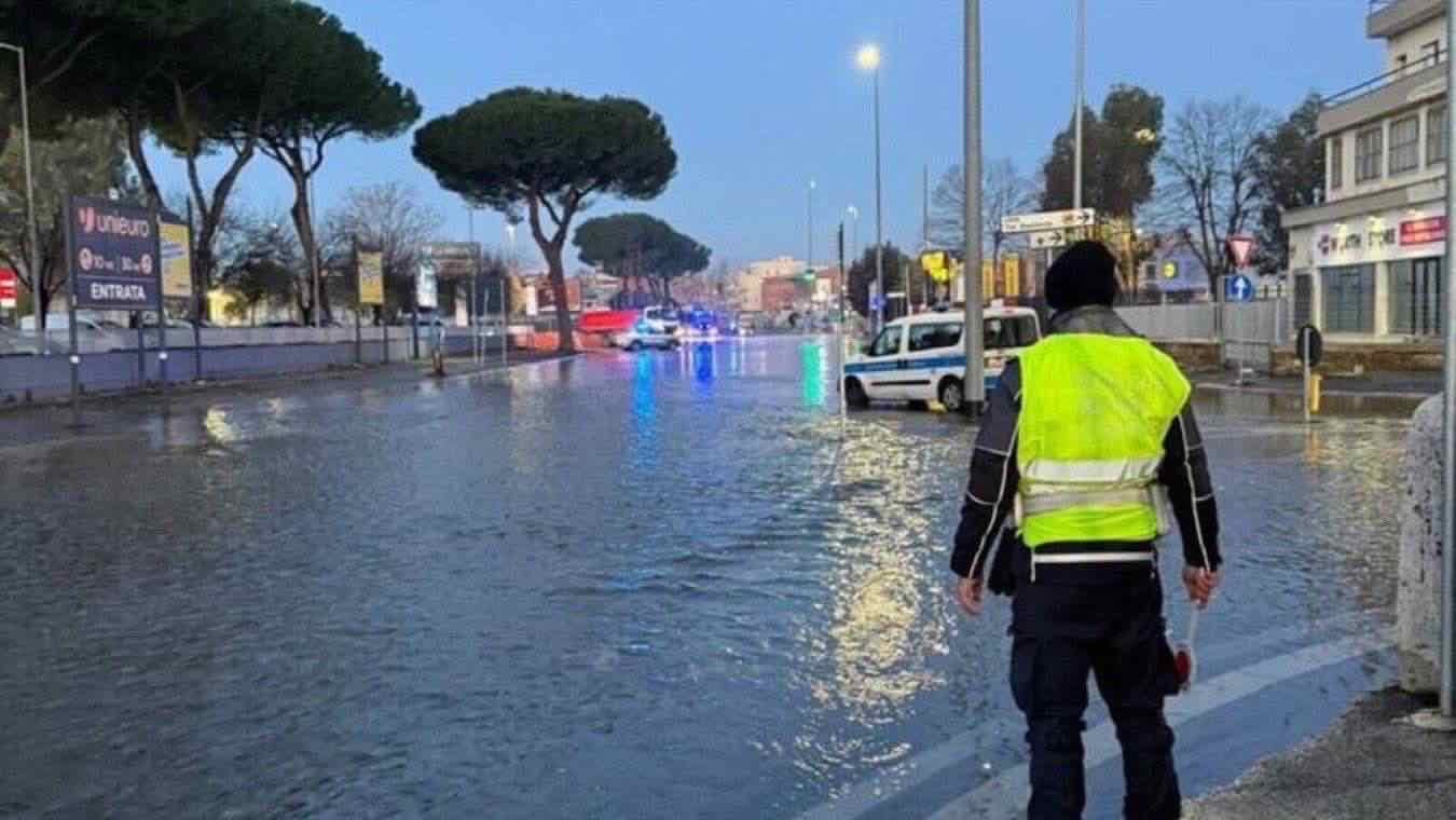 roma est guasto tubo acqua