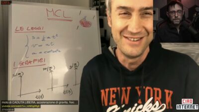 Vincenzo Schettini durante una live di fisica analizzata da Matteo Flora in un video di Ciao Internet