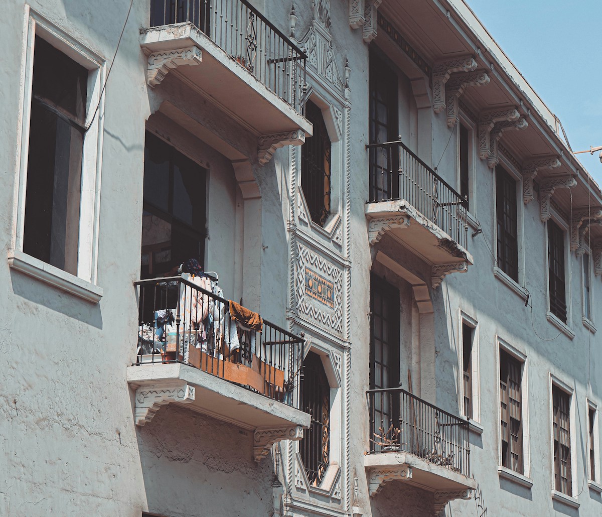 madre sospeso bambino