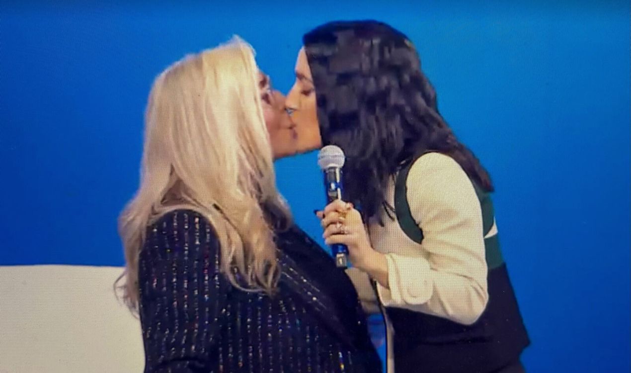 bacio levante mara venier