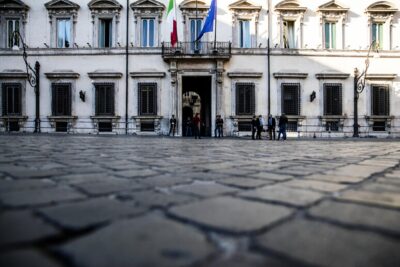 palazzo chigi truffa agente segreto