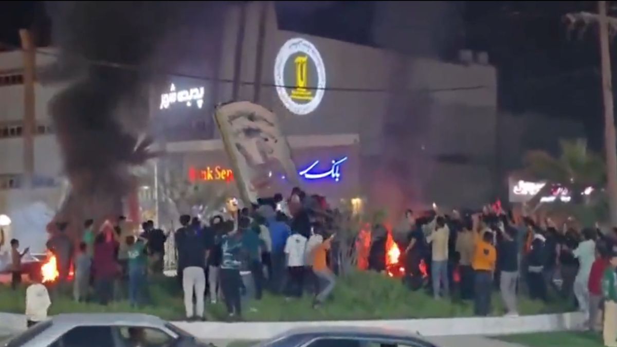 iran-proteste-statua