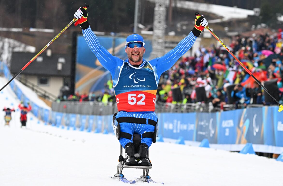 L'azzurro Giuseppe Romele vince la medaglia di bronzo nello Sci di fondo Paralimpico Individuale 20 km uomini sitting alle Paralimpiadi di Milano Cortina 2026