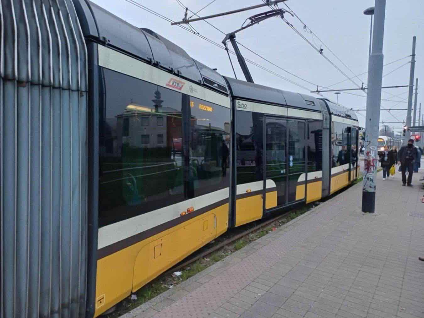 tram-milano-incendio-allarme-passeggeri