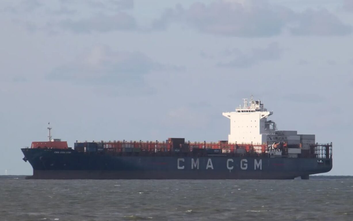 La nave Kribi, portacontainer francese prima imbarcazione ad attraversare lo stretto di Hormuz dall'inizio della guerra