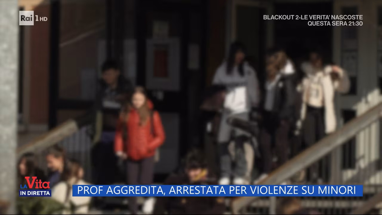 castellammare prof molesta alunni