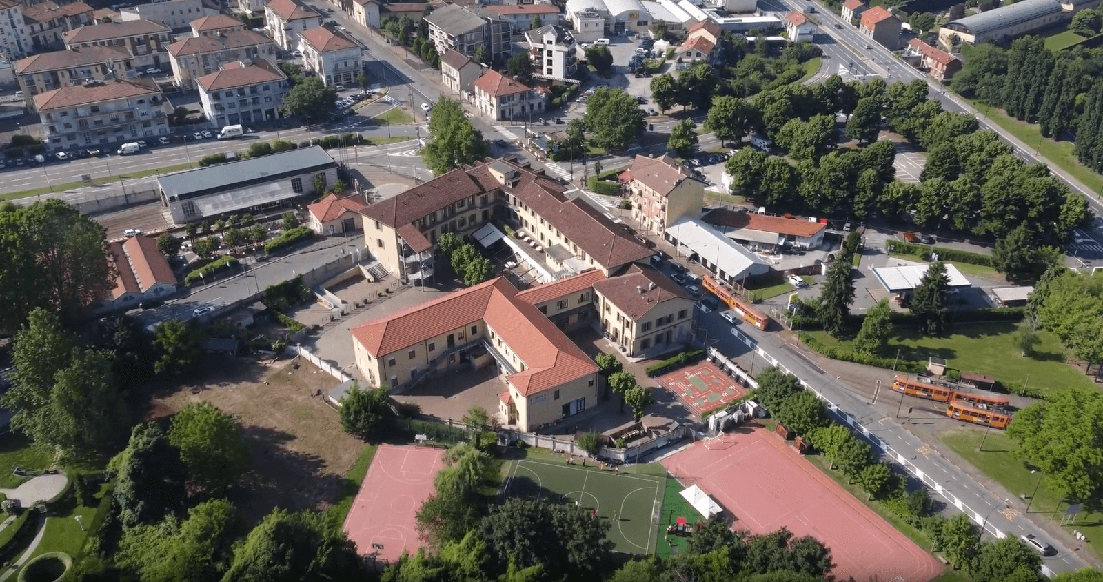 liceo francese internazionale studenti seviziano bambino