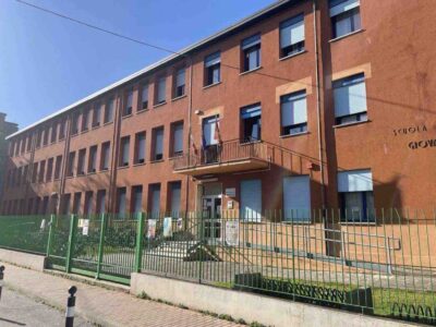 mestre-prof taglia capelli scuola media