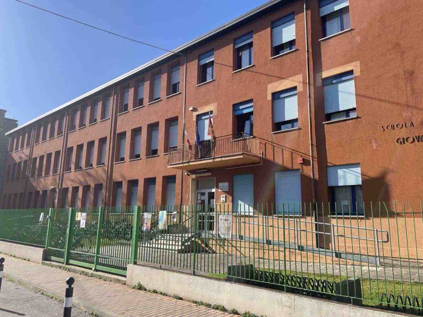 mestre-prof taglia capelli scuola media