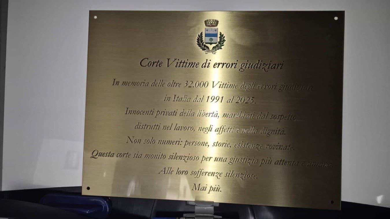 tarzo veneto piazza vittime errori giudiziari polemiche