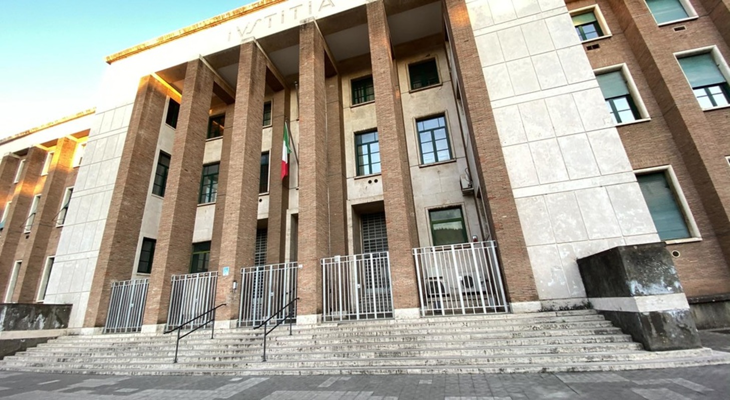 tribunale latina violenza sessuale madre figlio