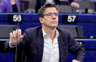capogruppo-ue-verdi-dimissioni-relazione-eurodeputata