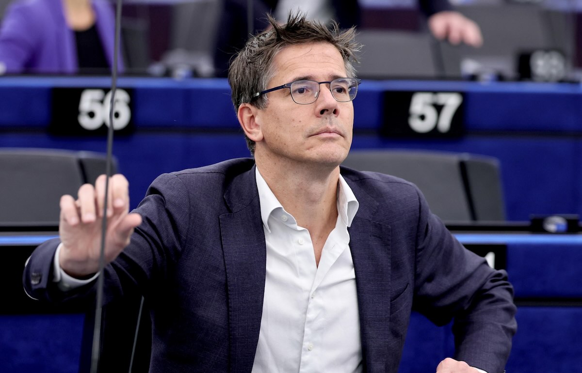 capogruppo-ue-verdi-dimissioni-relazione-eurodeputata