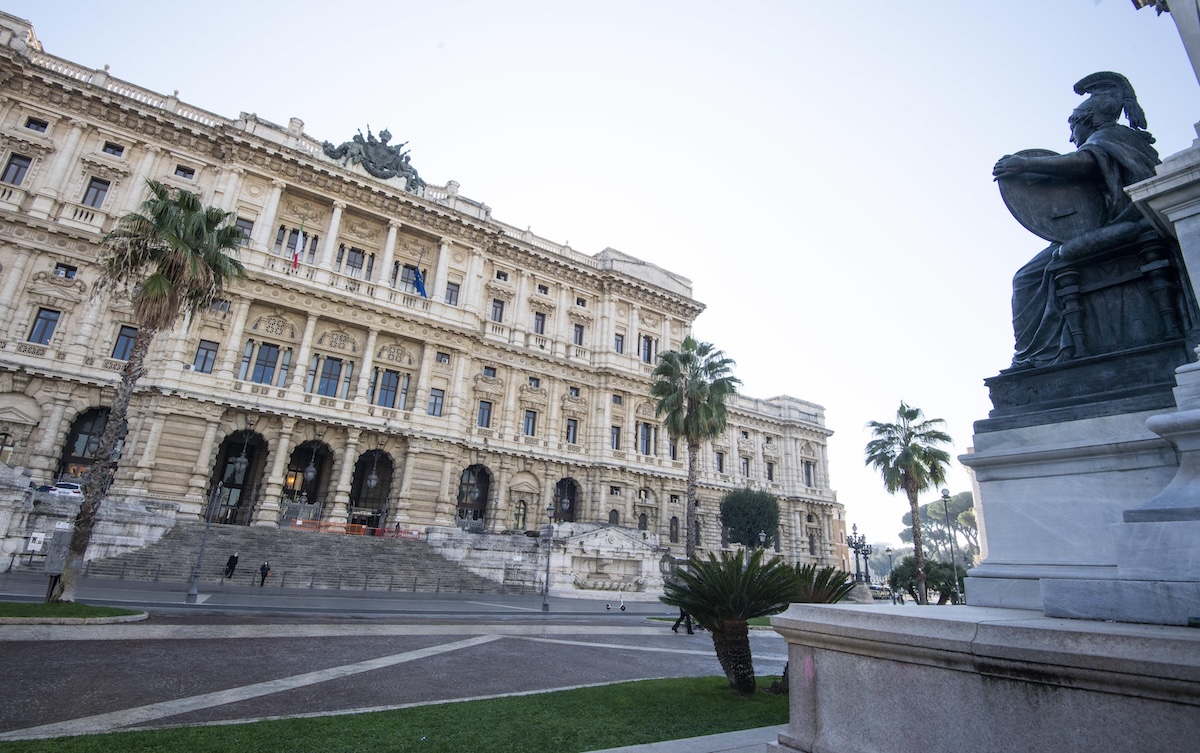 sentenza pubblicazione obbligo
