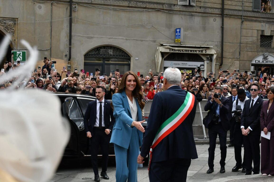 Kate Middleton arrivo a Reggio Emilia con sindaco