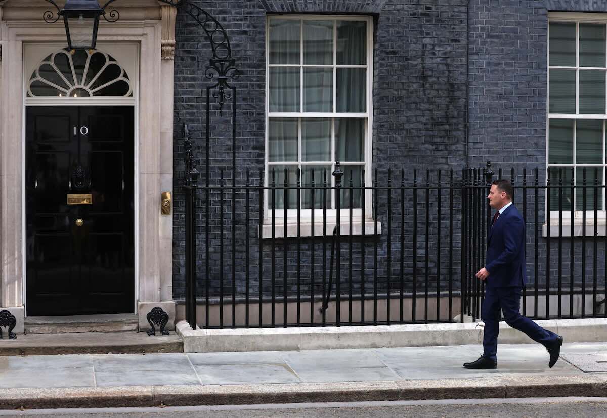 londra-dimissioni-ministro-salute-sfida-starmer
