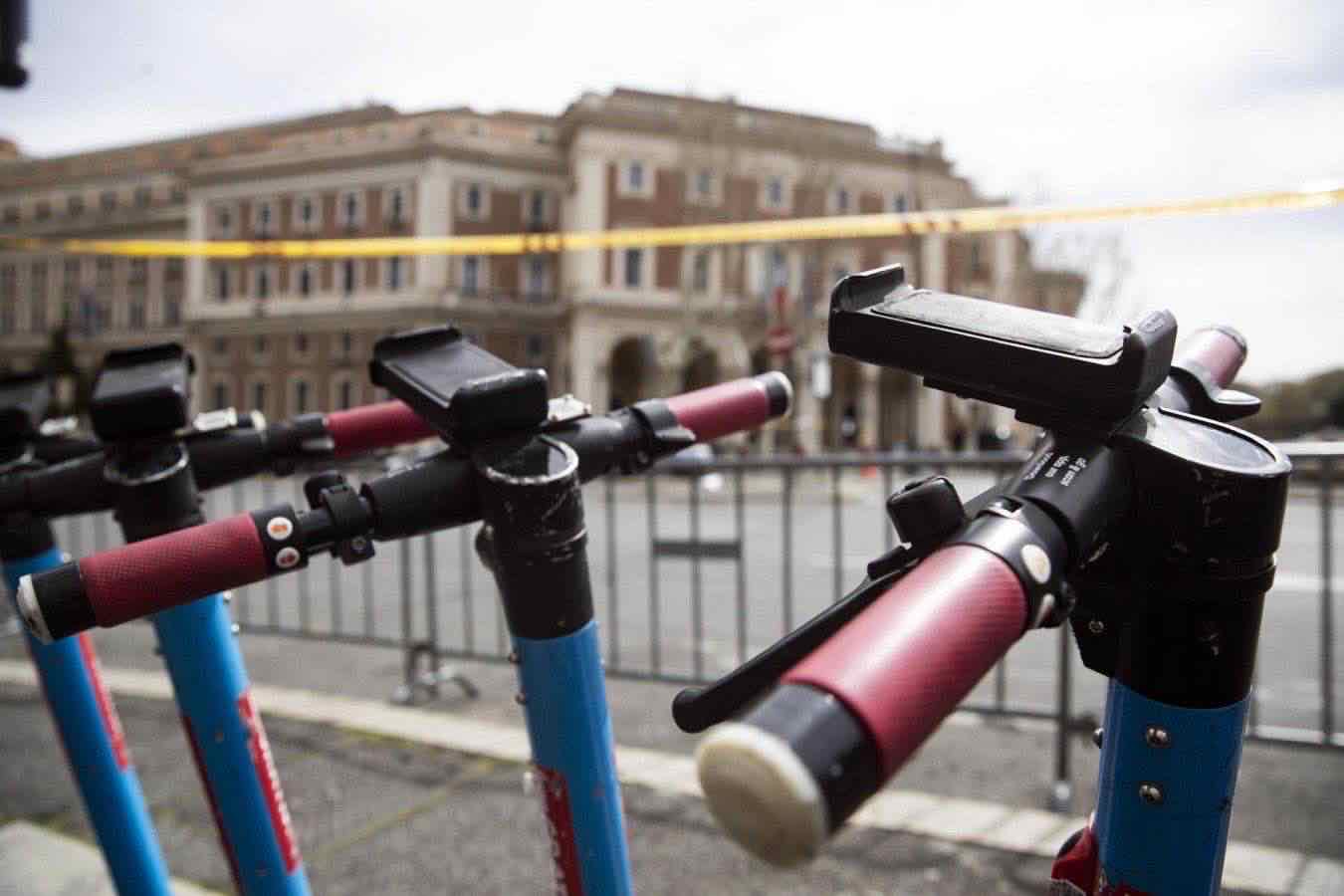 monopattino incidente milano obbligo targa