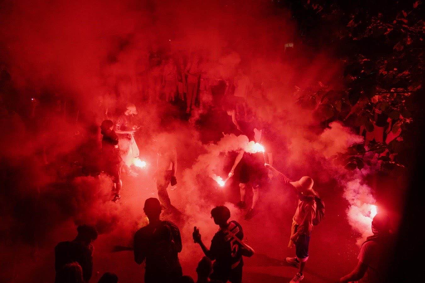 parigi guerriglia urbana vittoria psg champions video