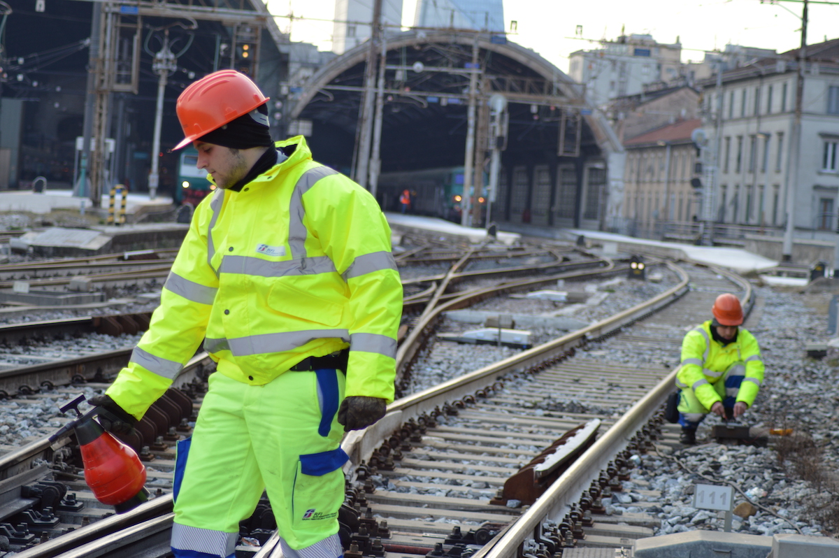 https://static.open.online/wp-content/uploads/2026/05/rfi-cantieri-treni-ferrovie.jpg