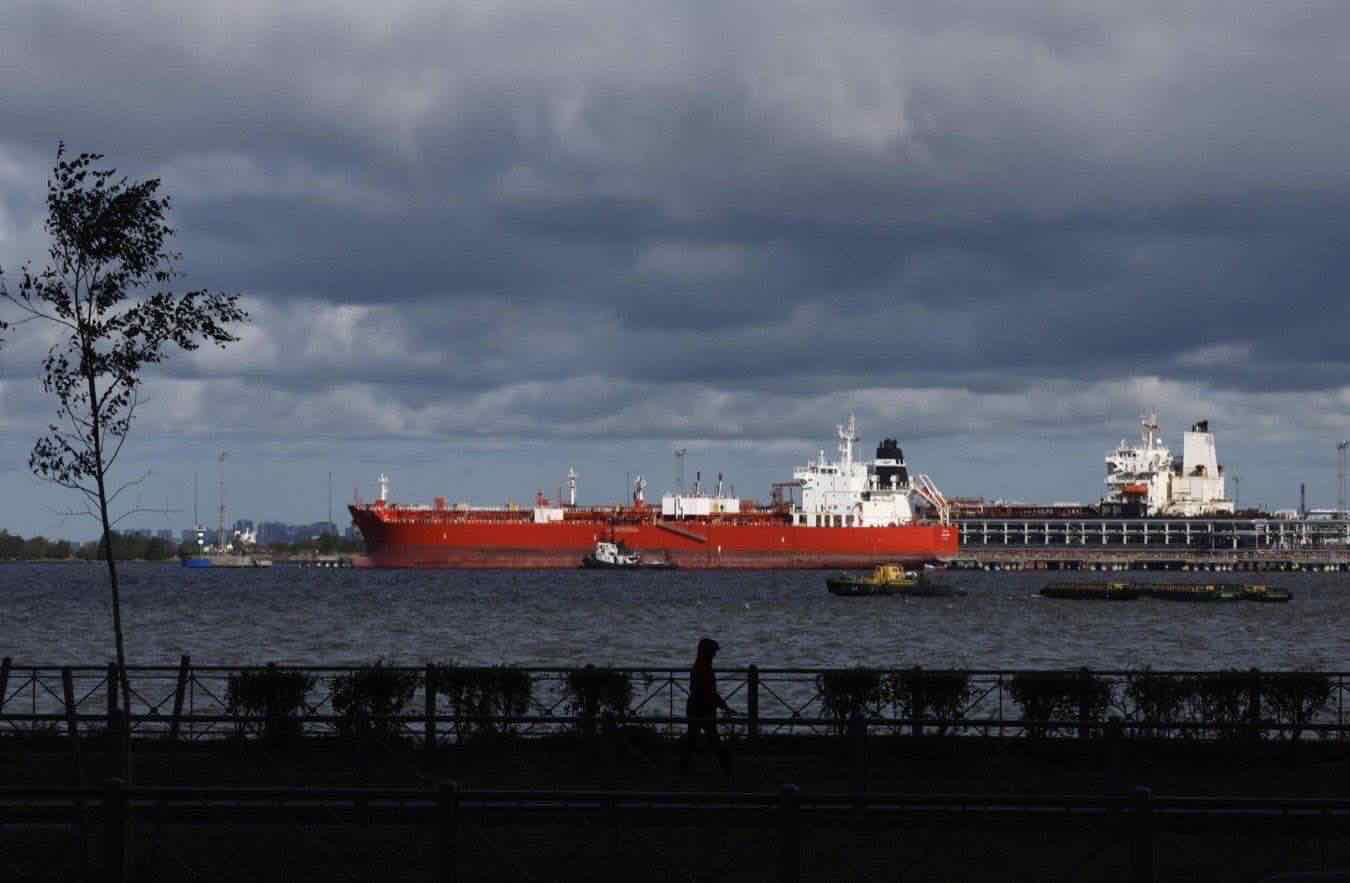 ue ipotesi congelamento price cap petrolio russo