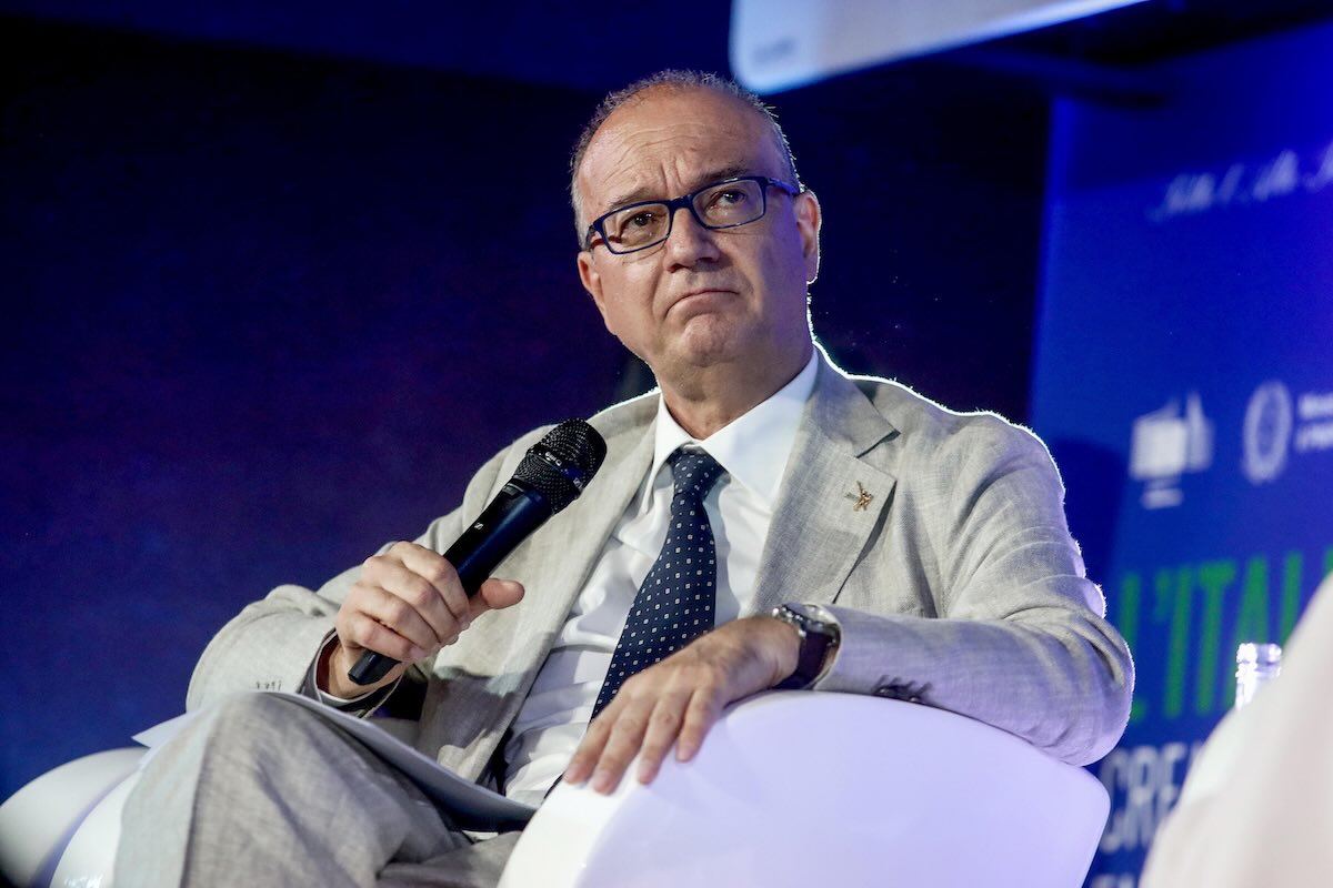 valditara-aggressioni-professori-scuola-metal-detector-coltelli