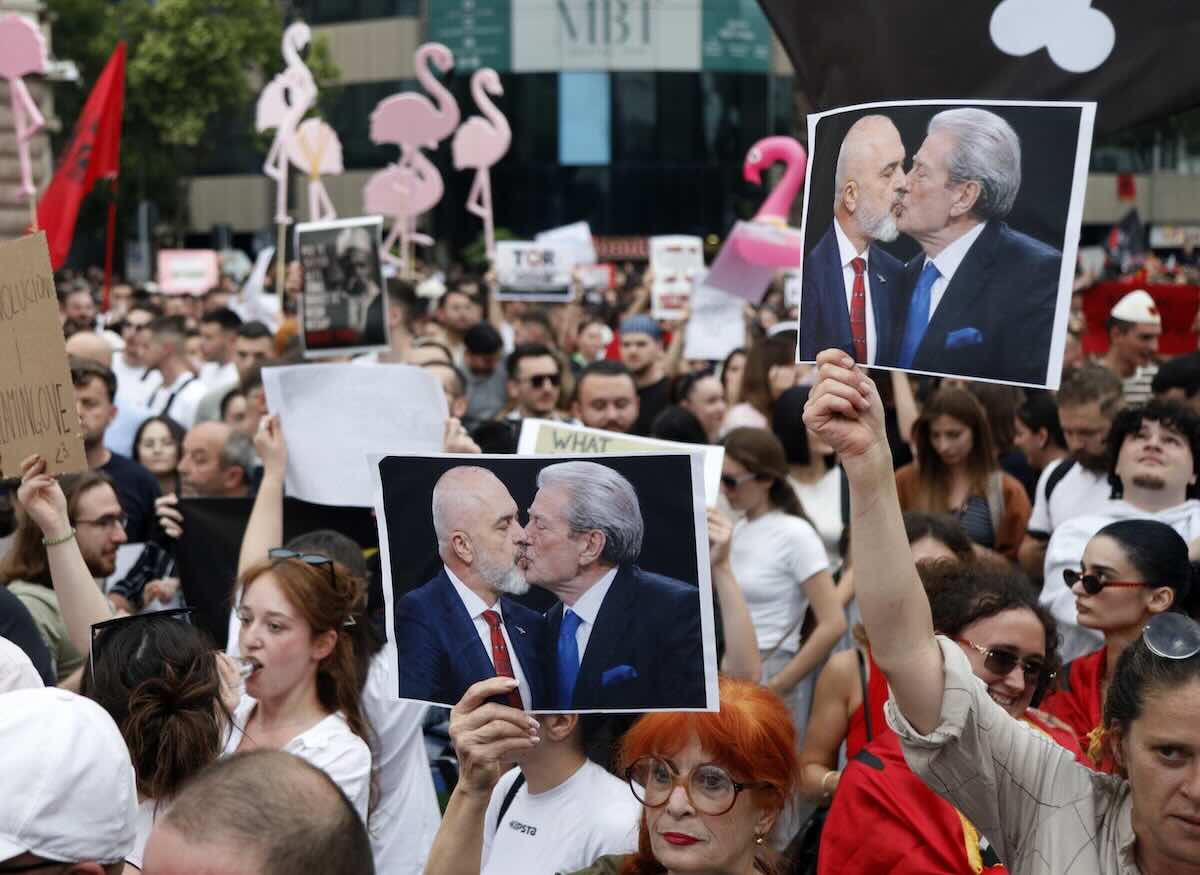 https://static.open.online/wp-content/uploads/2026/06/Albania-proteste-Rama-.jpeg