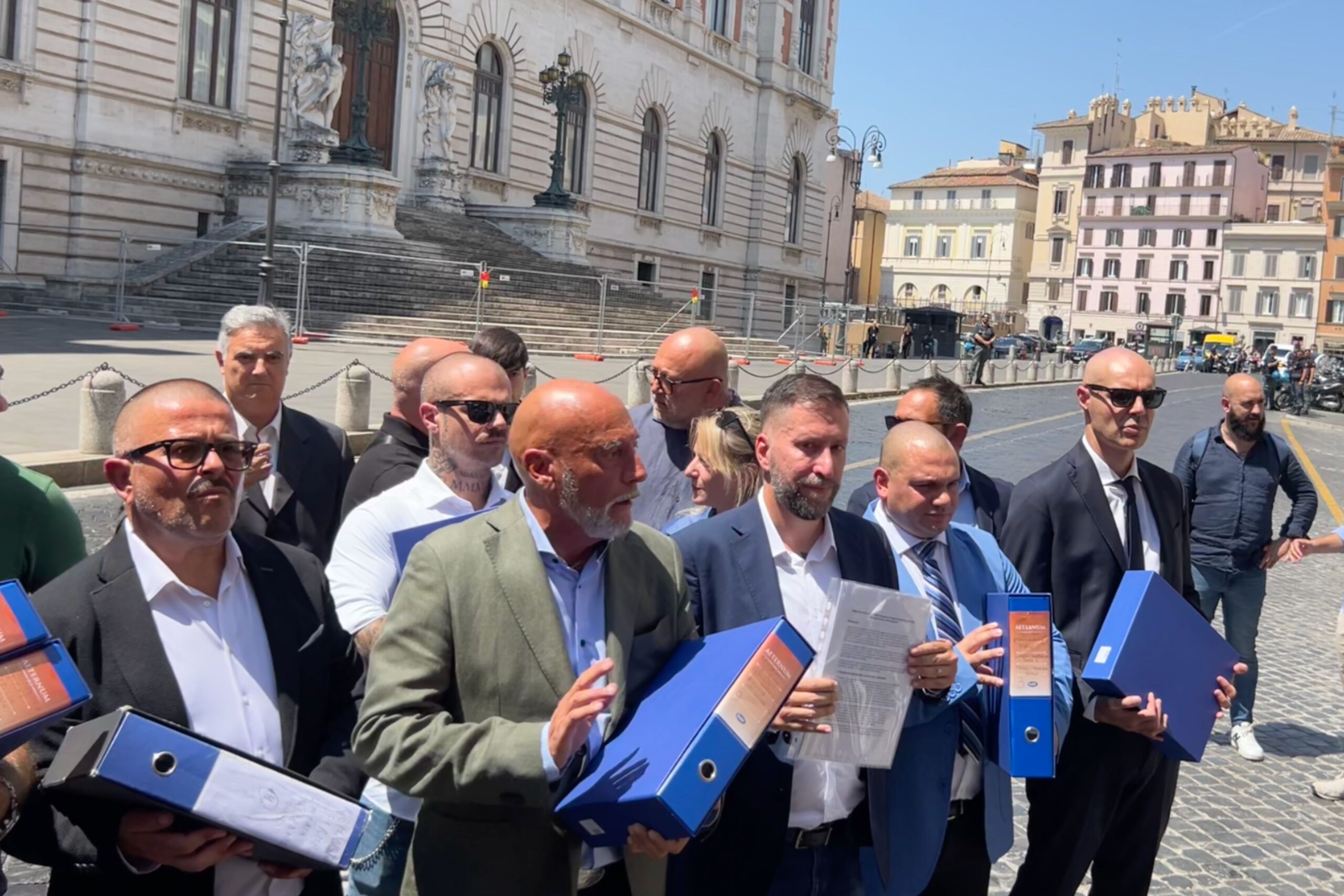 Legge sulla remigrazione, raccolte 150mila firme consegnate oggi a Roma