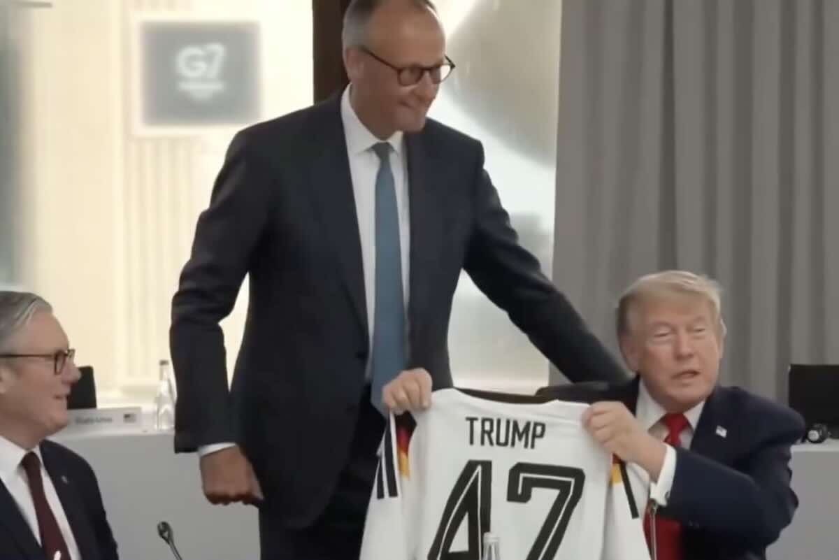 https://static.open.online/wp-content/uploads/2026/06/Trump-Merz-maglia-.jpg