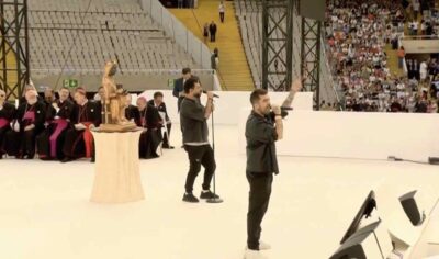 Beret canta concerto Papa Leone