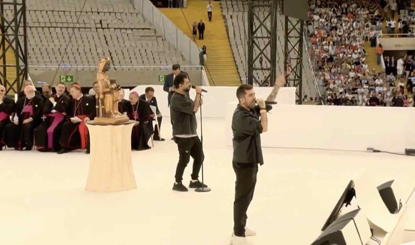 Beret canta concerto Papa Leone