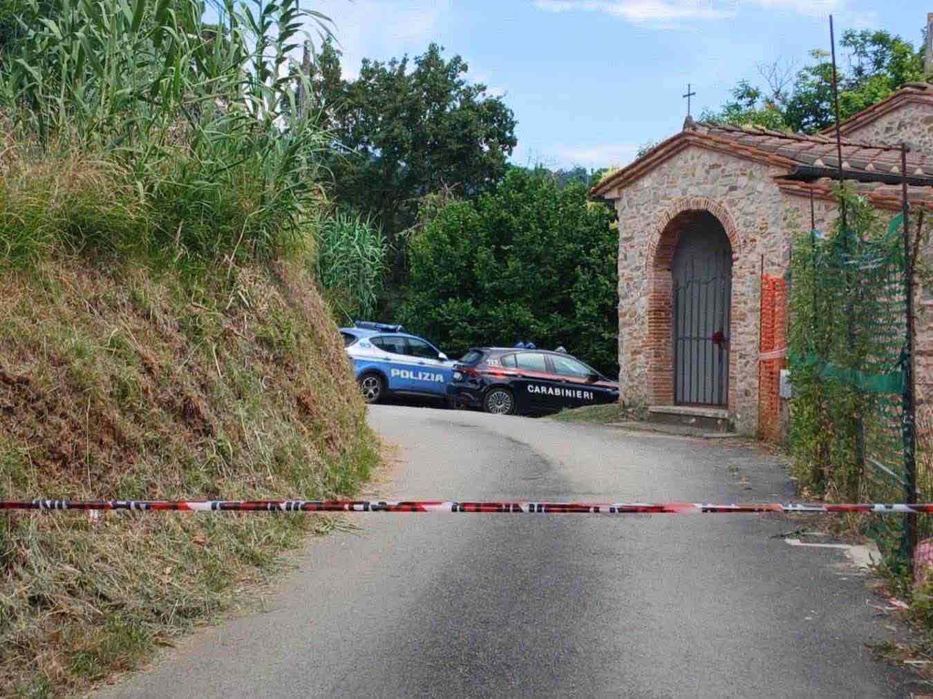 Camaiore, uccide moglie e figlio