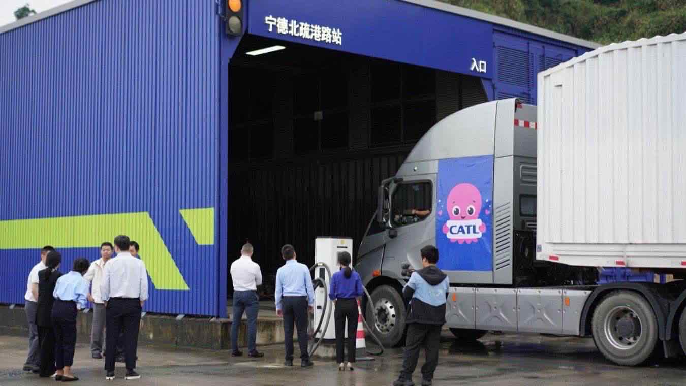 camion elettrici scambio batterie octopus catl