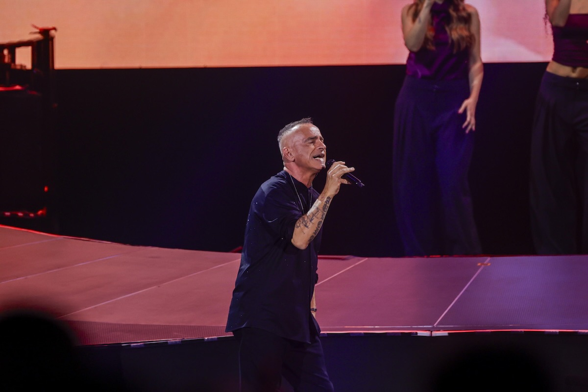 eros-ramazzotti-stop-forzato-intervento-corde-vocali