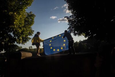 eurobarometro-sondaggio-ue-italiani-impotenza