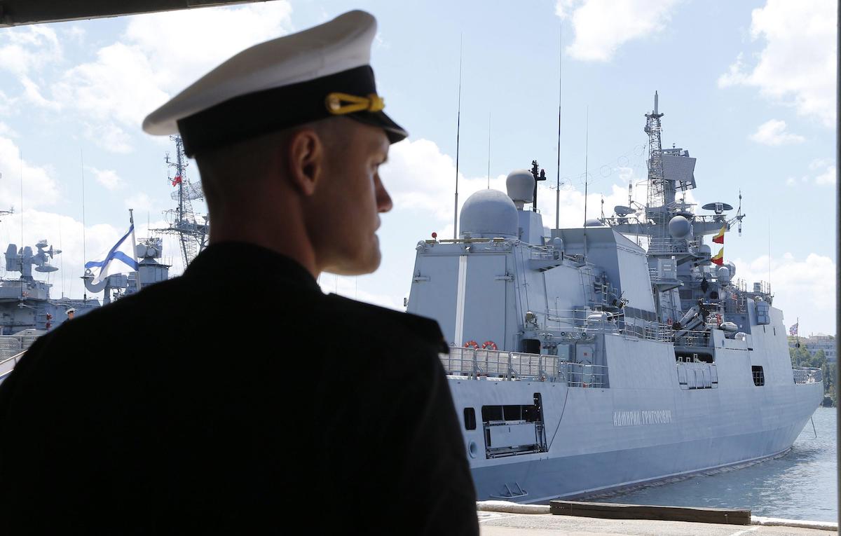 Nave da guerra russa Ammiraglio Grigorovich in navigazione