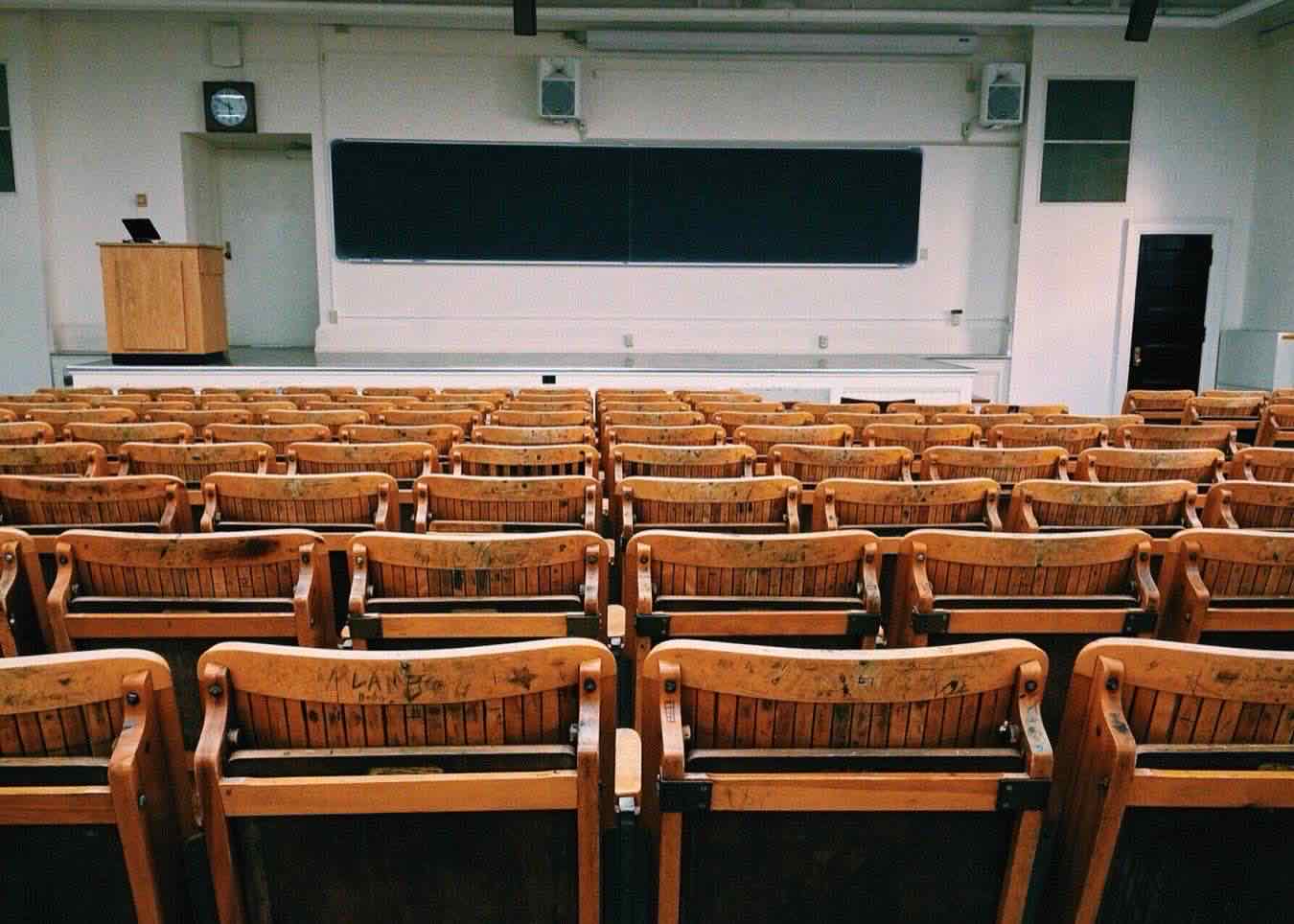 laureati rifiutano stipendi bassi rapporto almalaurea
