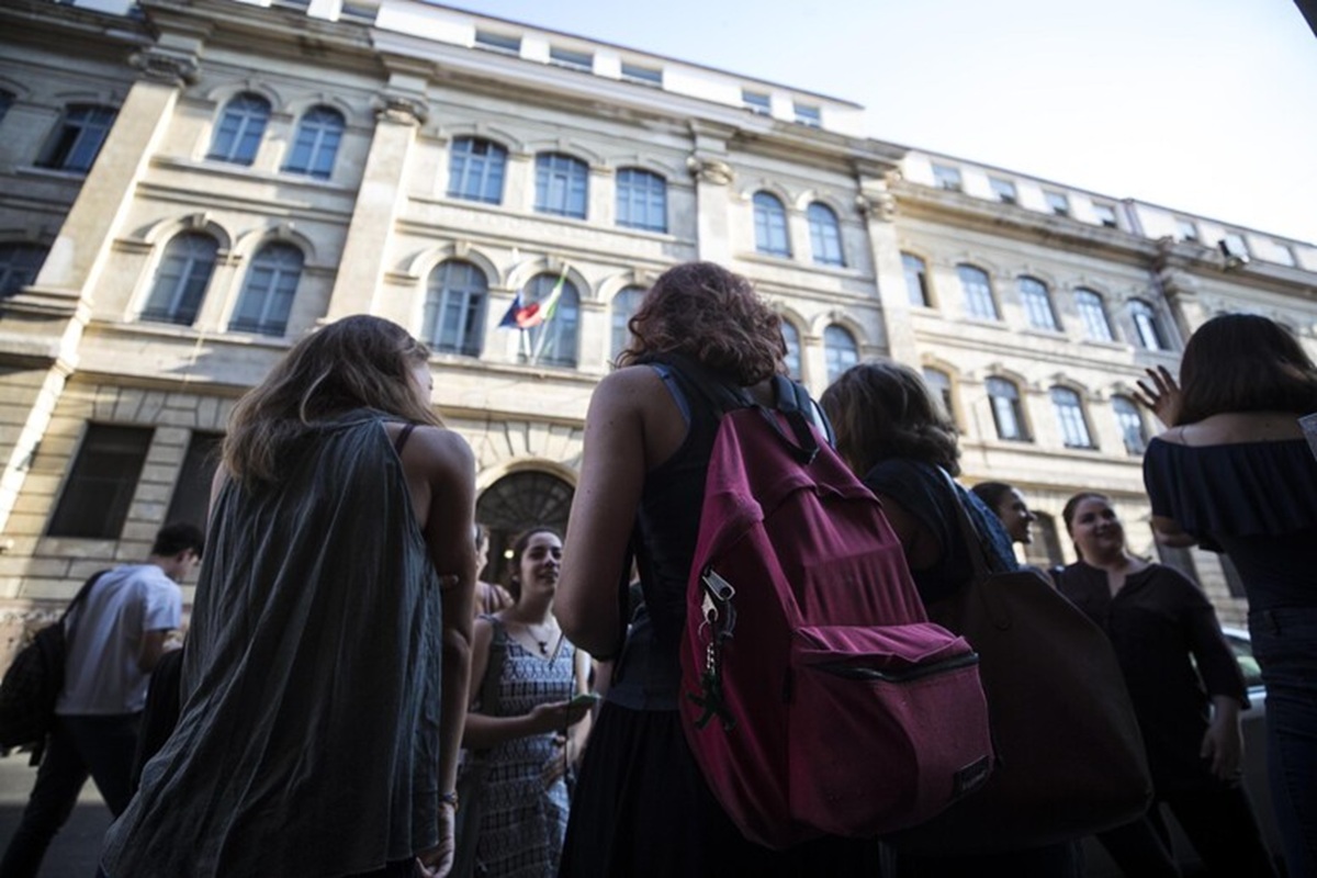 liceo tasso roma prof stalking violenze
