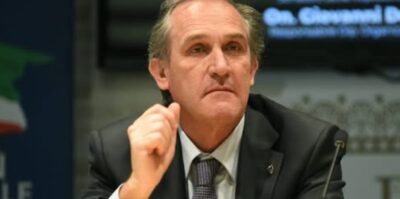 roberto menia coppia gay aeroporto