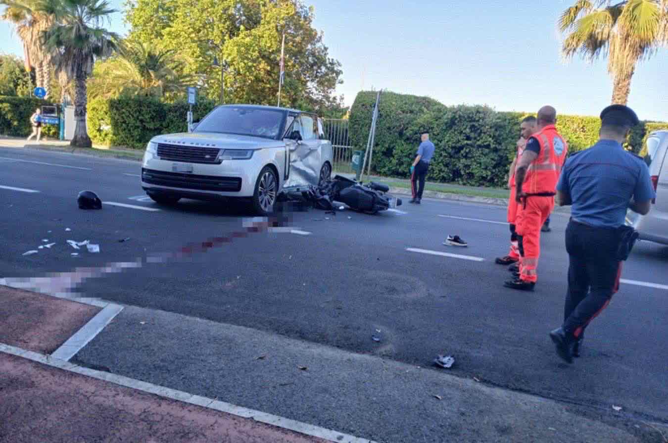 Suv contro scooter Versilia