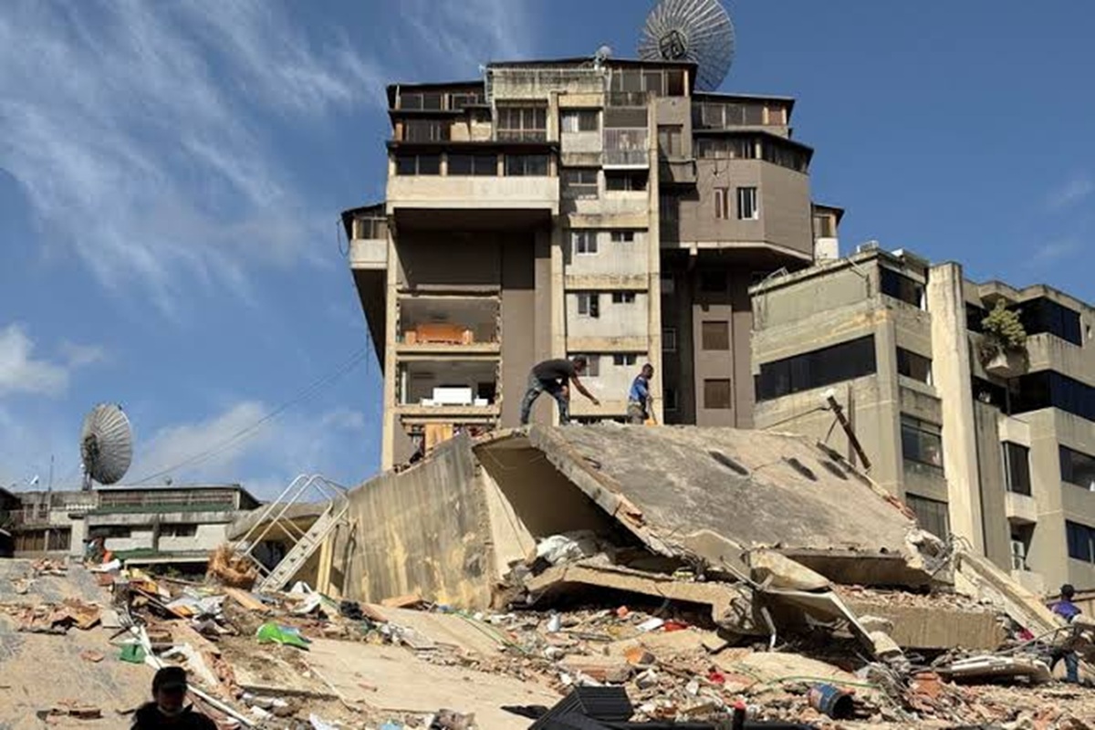 https://static.open.online/wp-content/uploads/2026/06/venezuela-terremoto-donna-intrappolata.jpg