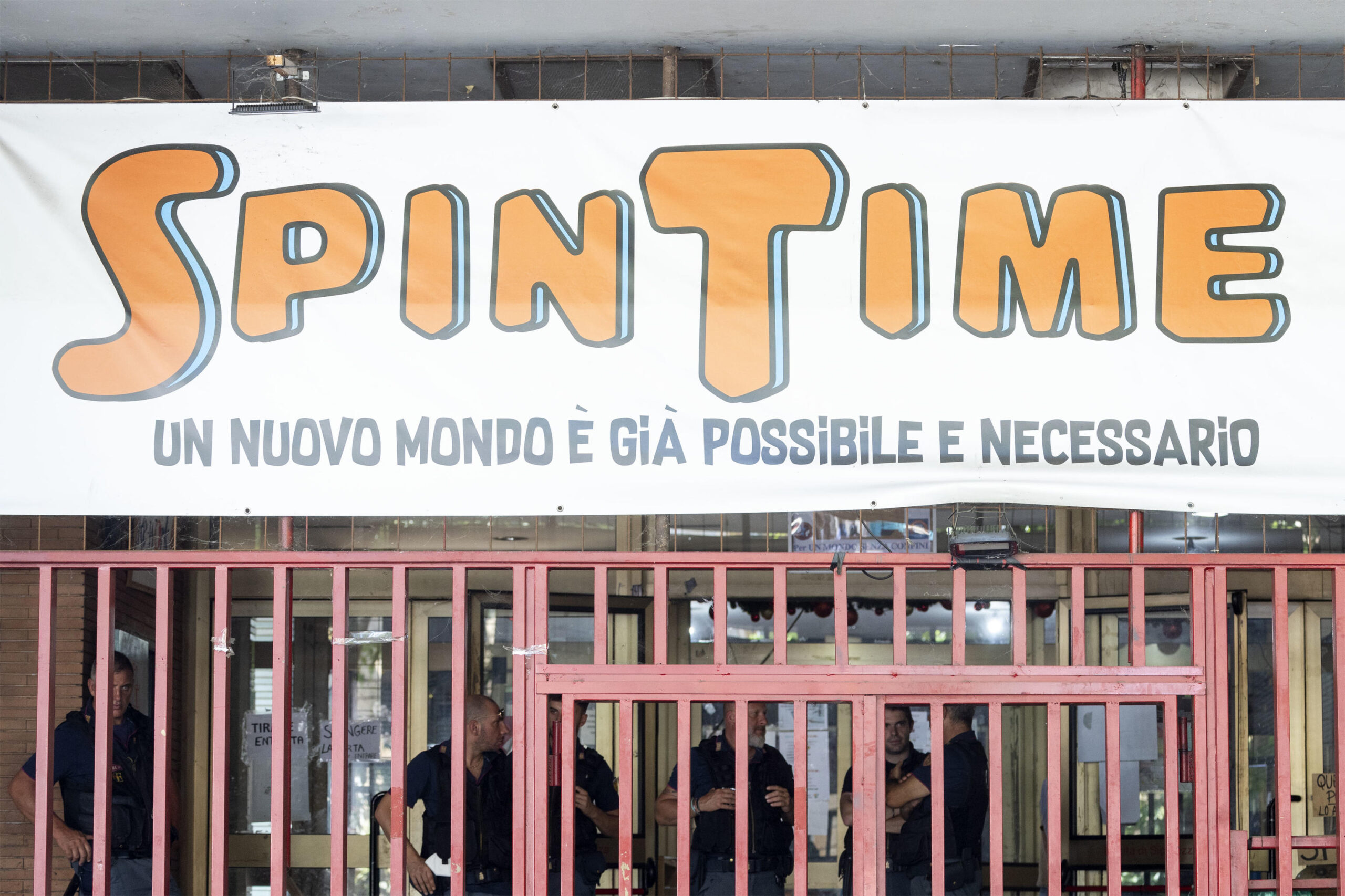 Incendio allo spin time a roma