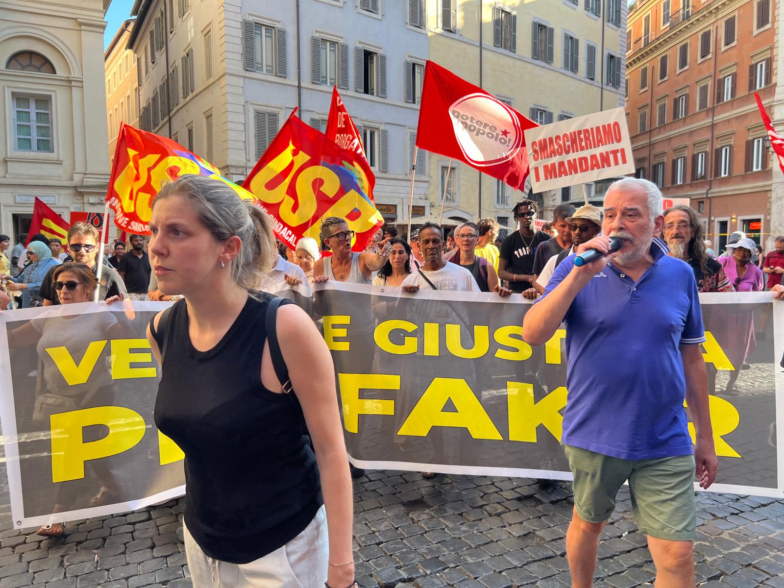 Immagine collegata al feed originale: Le proteste a Montecitorio per la morte di Fakir se la prendono anche con la sinistra: «Doveva impedire che passasse il decreto sicurezza» – il video